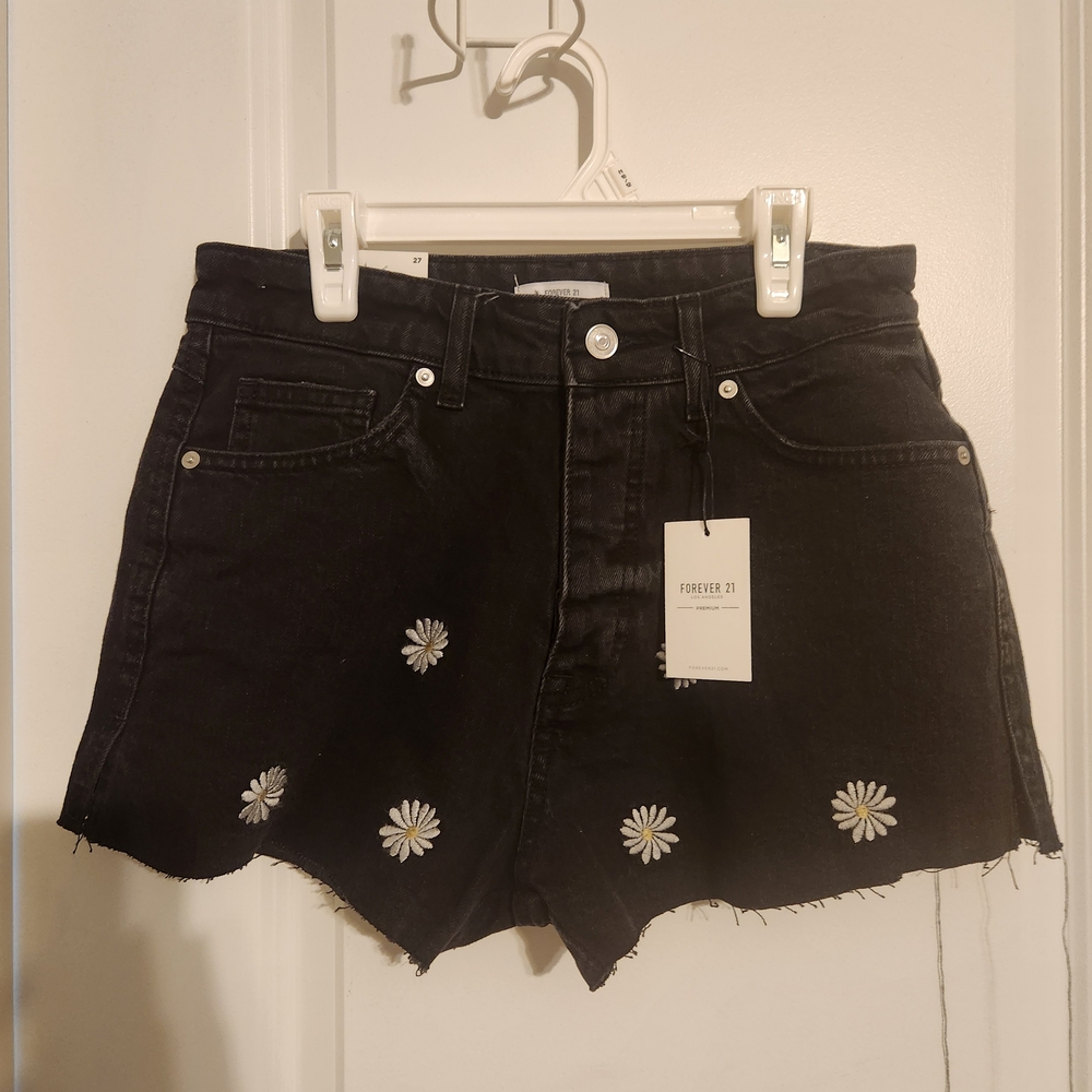 NWT Forever 21 Black Denim Shorts with Daisy Embroidery